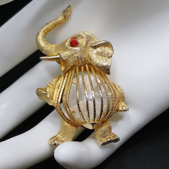 Vintage 1960s Elephant Brooch, Up Turned Trunk, Caged Rivoli Crystal Belly - Picture 3 of 10